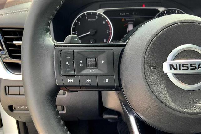 Photo of 2021 White Nissan Rogue