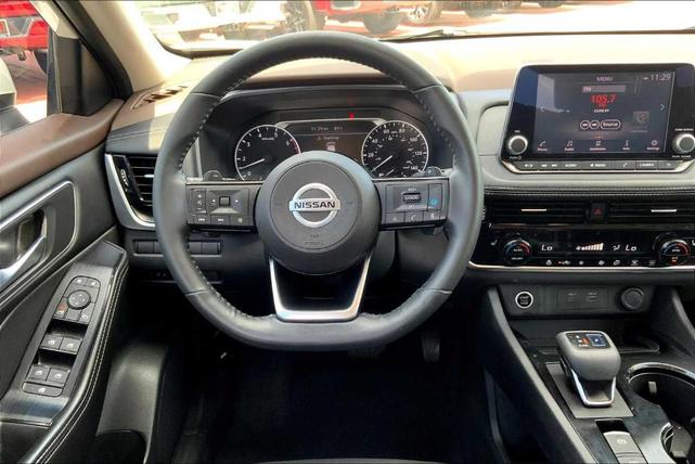 Photo of 2021 White Nissan Rogue
