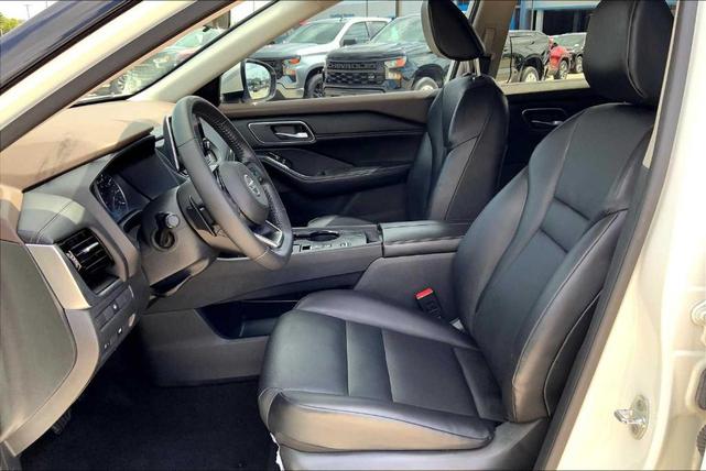 Photo of 2021 White Nissan Rogue