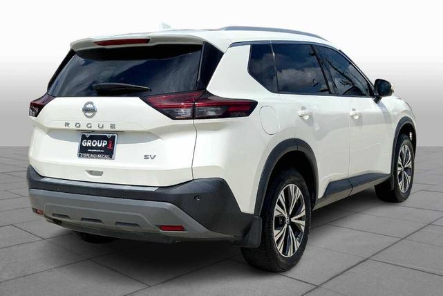 Photo of 2021 White Nissan Rogue
