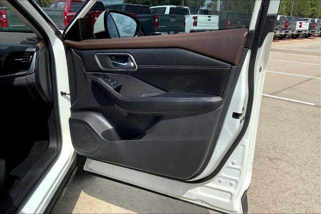 Photo of 2021 White Nissan Rogue