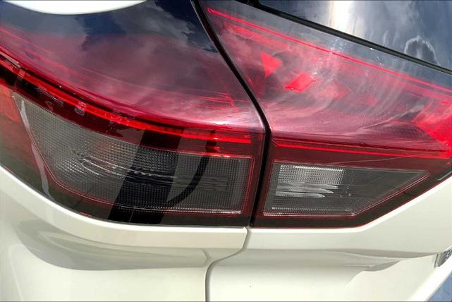 Photo of 2021 White Nissan Rogue