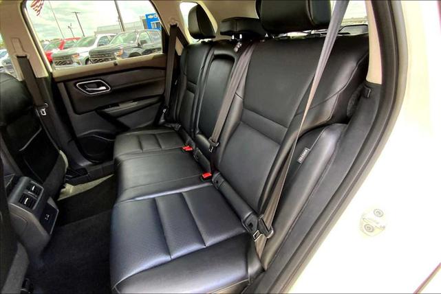 Photo of 2021 White Nissan Rogue