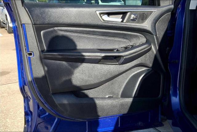 Photo of 2015 Deep Impact Blue Metallic Ford Edge