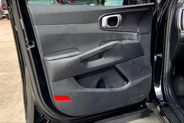 Photo of 2025 Ebony Black Kia Sorento