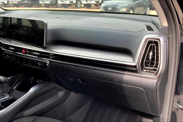 Photo of 2025 Ebony Black Kia Sorento