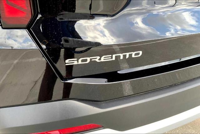 Photo of 2025 Ebony Black Kia Sorento