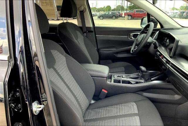 Photo of 2025 Ebony Black Kia Sorento