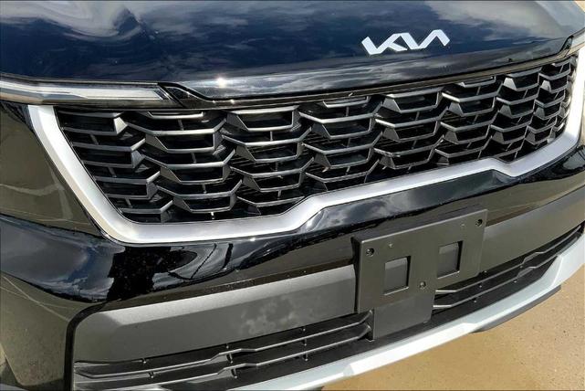 Photo of 2025 Ebony Black Kia Sorento