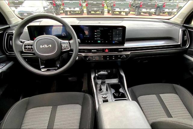 Photo of 2025 Ebony Black Kia Sorento