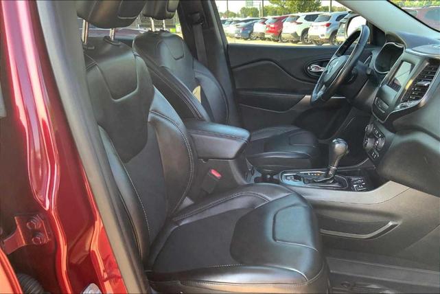 Photo of 2019 Velvet Red Pearlcoat Jeep Cherokee