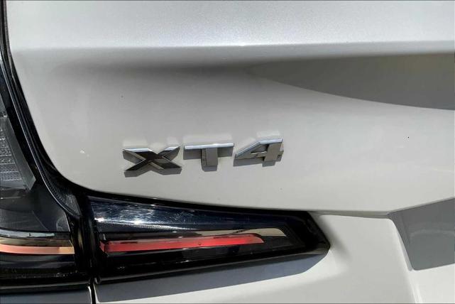 Photo of 2021 Crystal White Tri-Coat Cadillac XT4