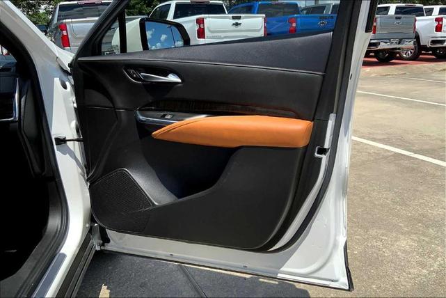 Photo of 2021 Crystal White Tri-Coat Cadillac XT4
