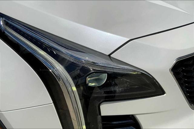 Photo of 2021 Crystal White Tri-Coat Cadillac XT4