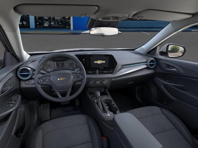 Photo of 2025 White Chevrolet Trax