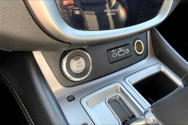 Photo of 2023 White Nissan Murano
