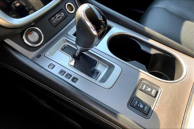 Photo of 2023 White Nissan Murano