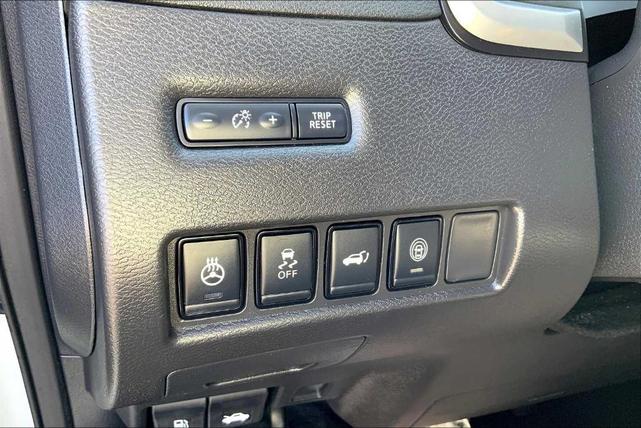 Photo of 2023 White Nissan Murano