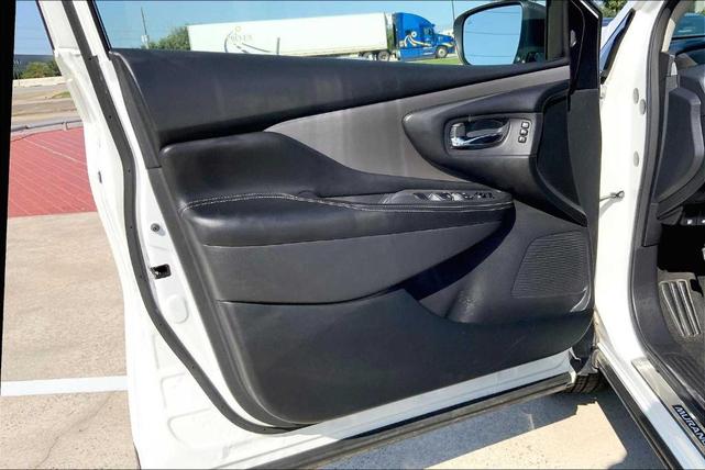 Photo of 2023 White Nissan Murano