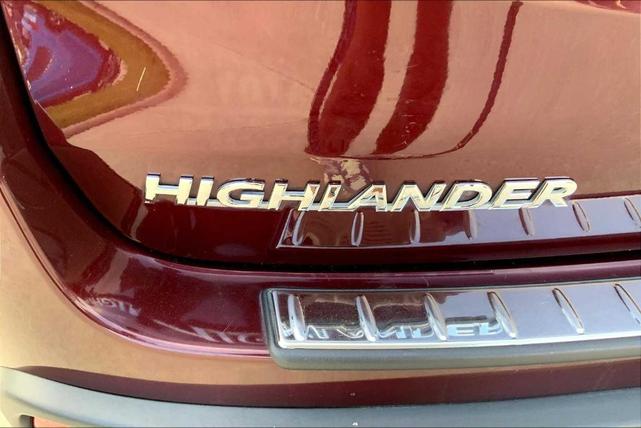 Photo of 2017 Ooh La La Rouge Mica Toyota Highlander
