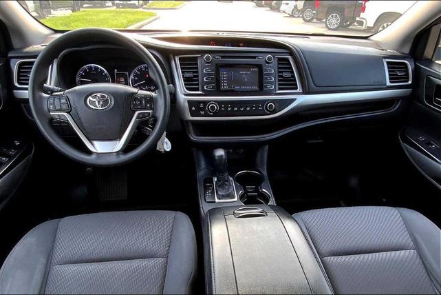 Photo of 2017 Ooh La La Rouge Mica Toyota Highlander