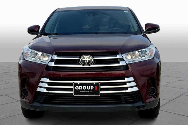 Photo of 2017 Ooh La La Rouge Mica Toyota Highlander