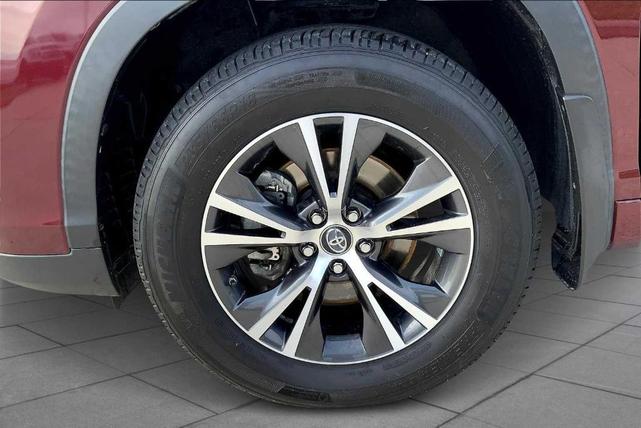 Photo of 2017 Ooh La La Rouge Mica Toyota Highlander