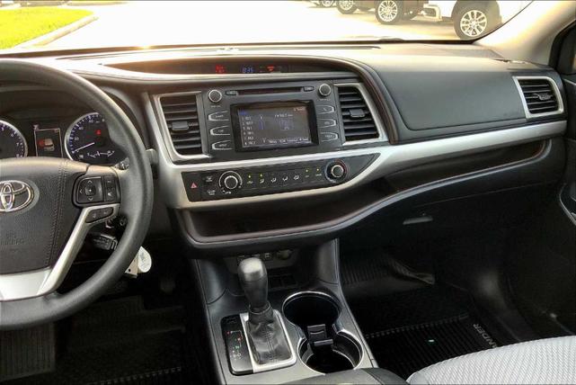 Photo of 2017 Ooh La La Rouge Mica Toyota Highlander