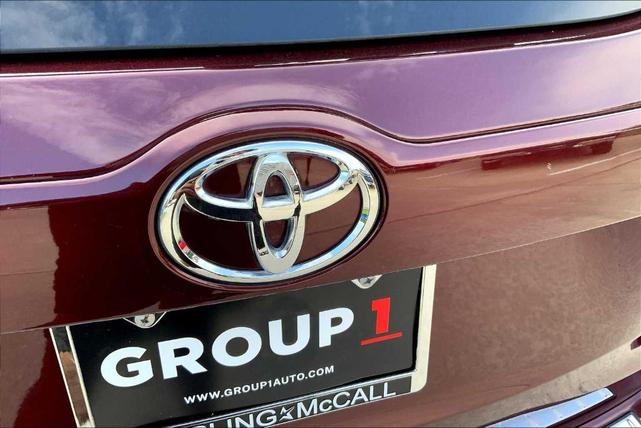 Photo of 2017 Ooh La La Rouge Mica Toyota Highlander
