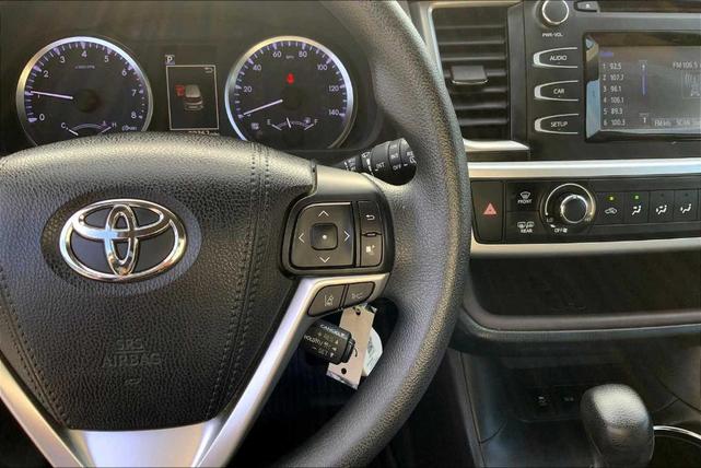 Photo of 2017 Ooh La La Rouge Mica Toyota Highlander