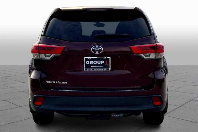 Photo of 2017 Ooh La La Rouge Mica Toyota Highlander