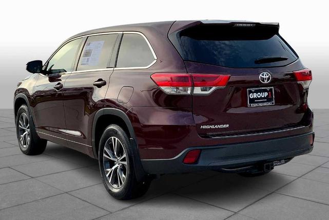 Photo of 2017 Ooh La La Rouge Mica Toyota Highlander