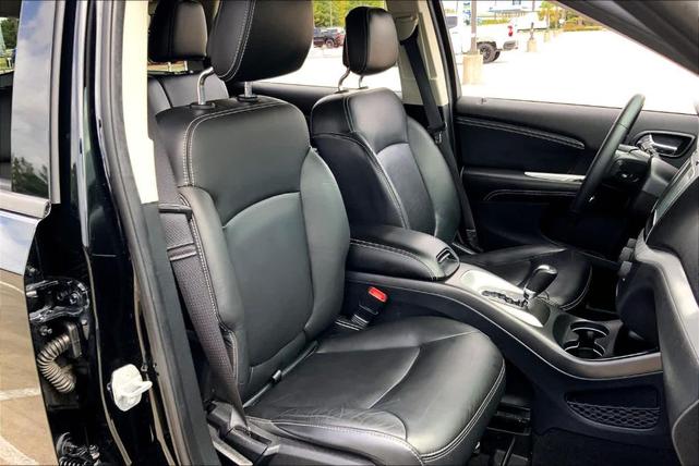 Photo of 2015 Pitch Black Clearcoat Dodge Journey