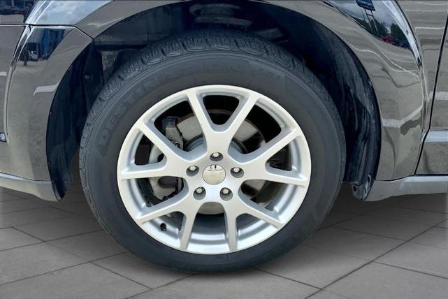 Photo of 2015 Pitch Black Clearcoat Dodge Journey