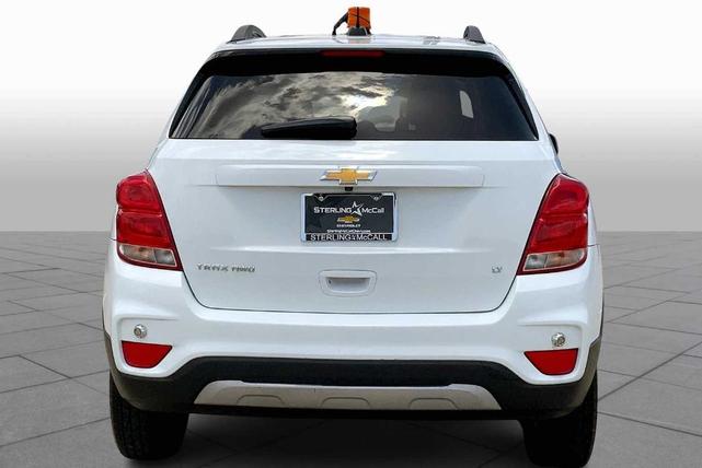 Photo of 2019 Summit White Chevrolet Trax