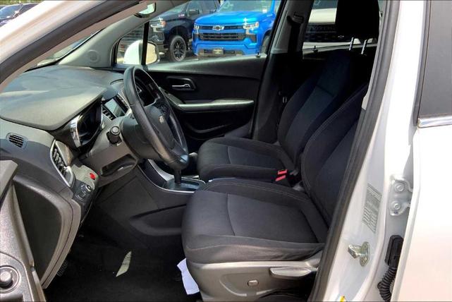Photo of 2019 Summit White Chevrolet Trax