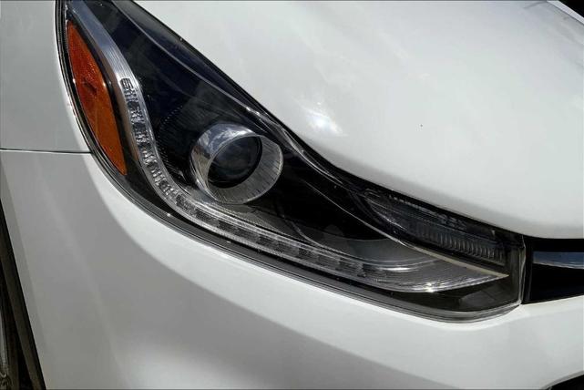 Photo of 2019 Summit White Chevrolet Trax