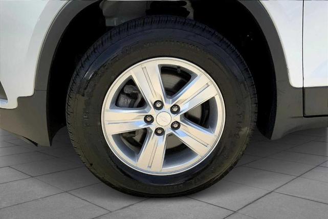 Photo of 2019 Summit White Chevrolet Trax