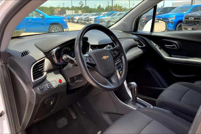 Photo of 2019 Summit White Chevrolet Trax
