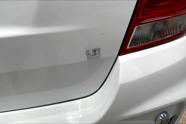Photo of 2019 Summit White Chevrolet Trax