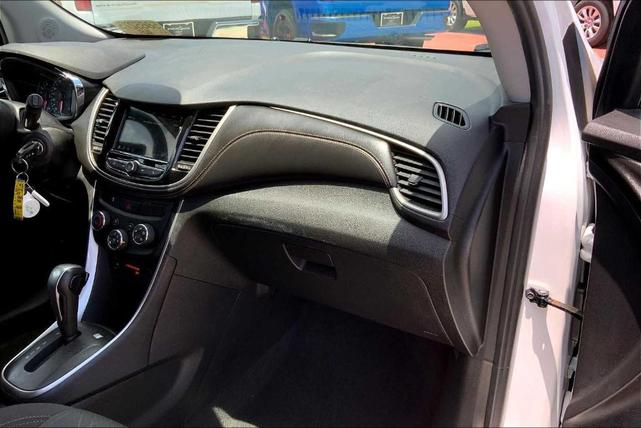 Photo of 2019 Summit White Chevrolet Trax