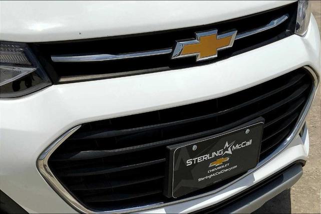 Photo of 2019 Summit White Chevrolet Trax