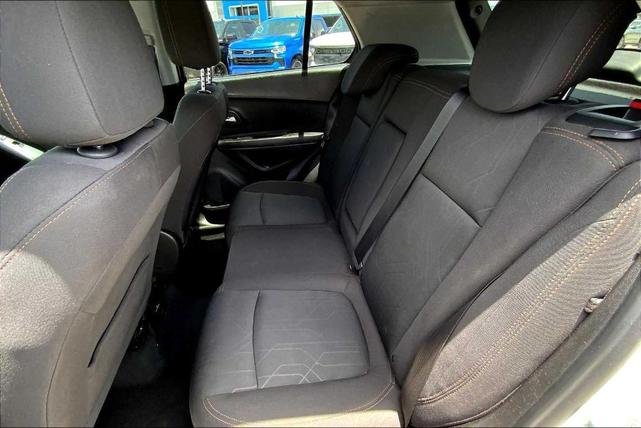 Photo of 2019 Summit White Chevrolet Trax