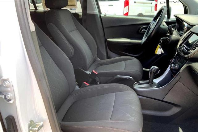 Photo of 2019 Summit White Chevrolet Trax