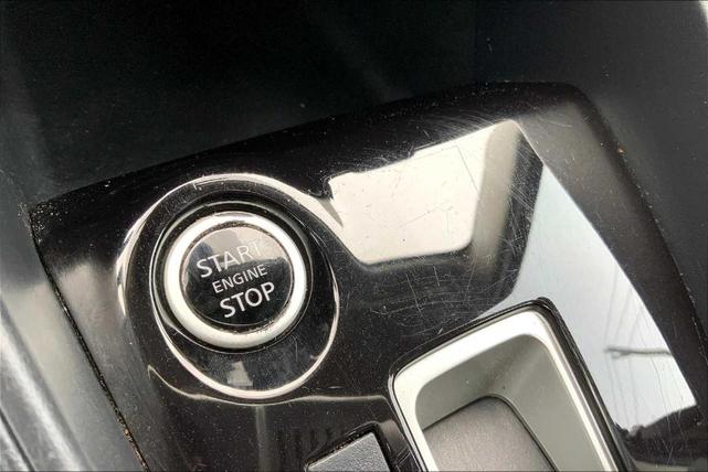 Photo of 2021 Super Black Nissan Kicks