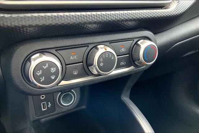 Photo of 2021 Super Black Nissan Kicks