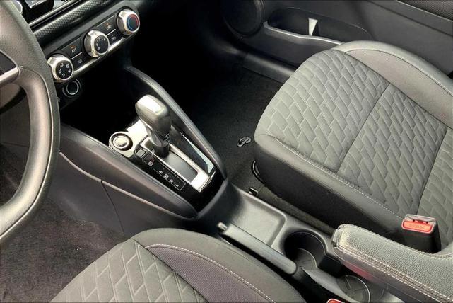 Photo of 2021 Super Black Nissan Kicks