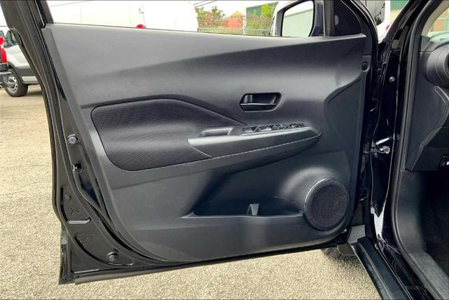 Photo of 2021 Super Black Nissan Kicks