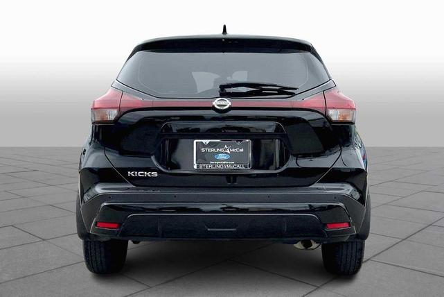 Photo of 2021 Super Black Nissan Kicks
