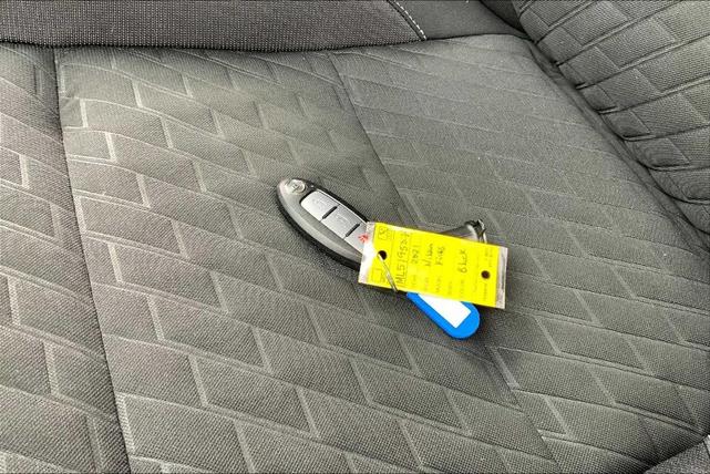 Photo of 2021 Super Black Nissan Kicks